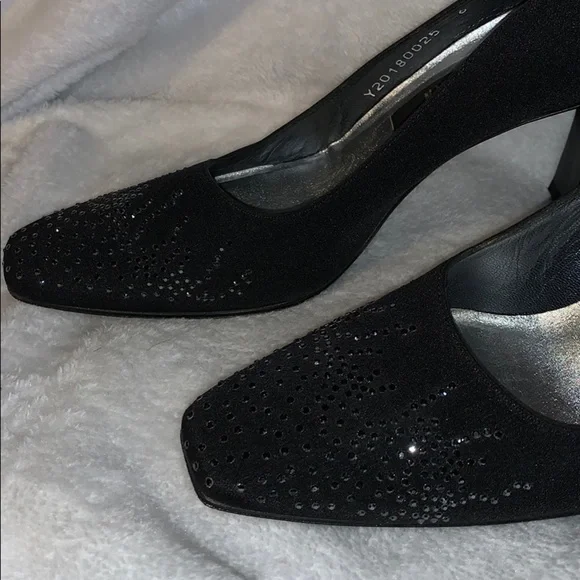 Stuart Weitzman Black Satin Heels w/Beadwork- NICE - Picture 5 of 12
